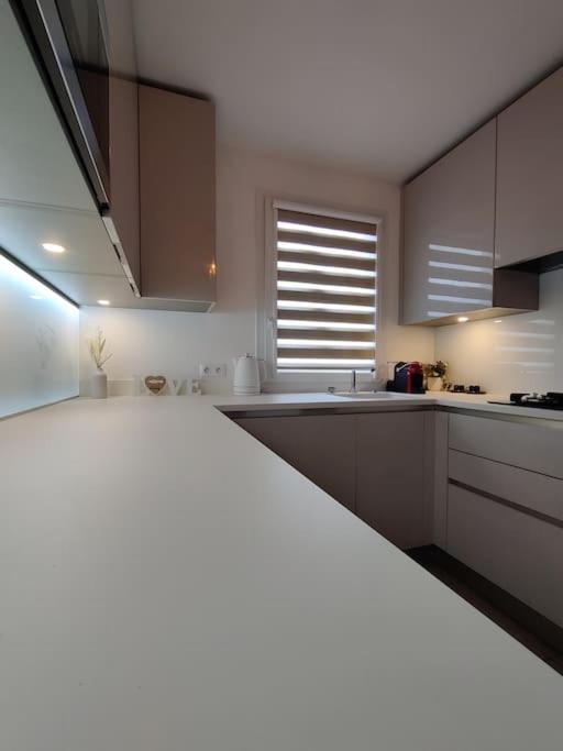 Апартаменти App 5 Pers, Parking, 3Mn Rer A, 40 Mn Du Centre De Paris, Cergy Le Haut Екстер'єр фото